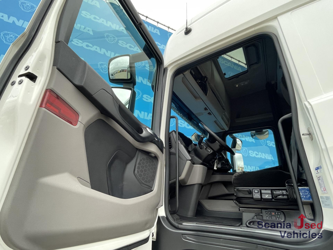 SCANIA R 450 A4x2NB DIFF-L RETARDER FULL AIR 8T HYDRO - Vilcējs: foto 3 SCANIA R 450 A4x2NB DIFF-L RETARDER FULL AIR 8T HYDRO - Vilcējs: foto 3