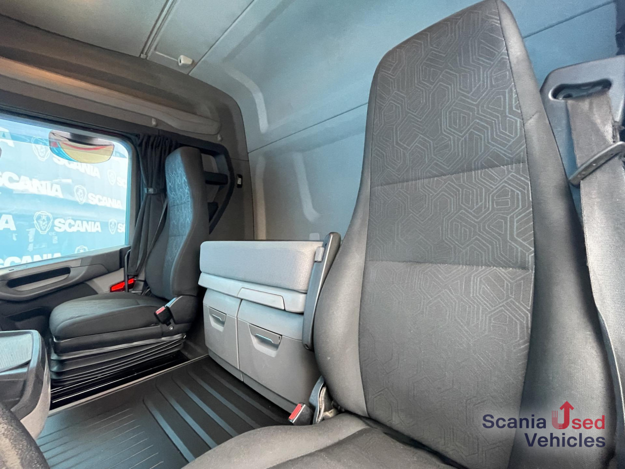 SCANIA R 450 A4x2NB DIFF-L RETARDER FULL AIR HYDRO 8T - Vilcējs: foto 5 SCANIA R 450 A4x2NB DIFF-L RETARDER FULL AIR HYDRO 8T - Vilcējs: foto 5