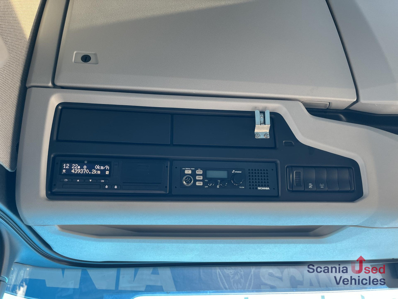 SCANIA R 450 A4x2NB RETARDER DIFF-L FULL AIR 8T P-AIRCO - Vilcējs: foto 5 SCANIA R 450 A4x2NB RETARDER DIFF-L FULL AIR 8T P-AIRCO - Vilcējs: foto 5