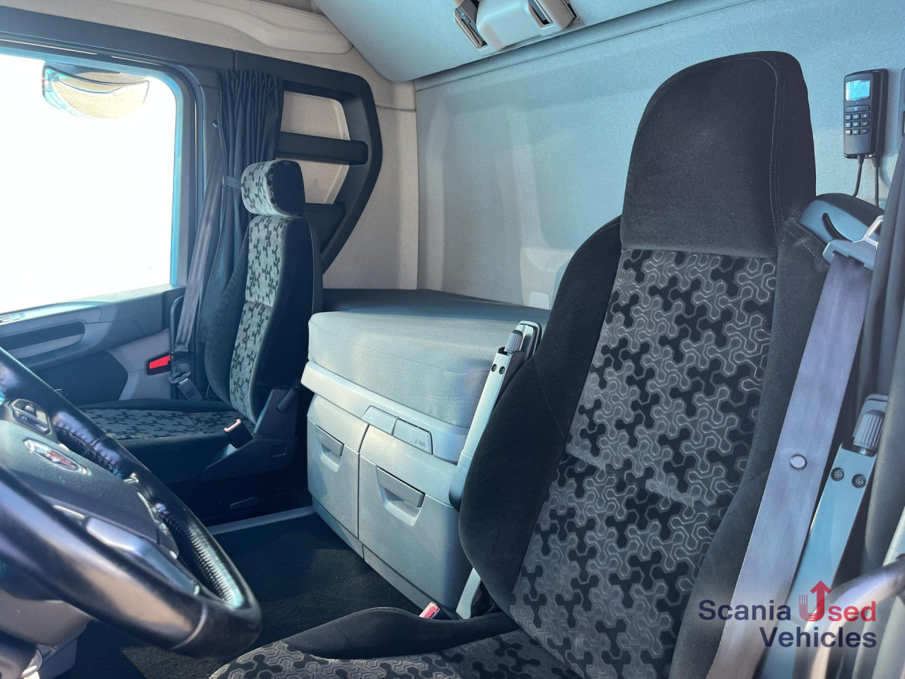 SCANIA R 450 A4x2NB RETARDER DIFF-L FULL AIR 8T P-AIRCO - Vilcējs: foto 3 SCANIA R 450 A4x2NB RETARDER DIFF-L FULL AIR 8T P-AIRCO - Vilcējs: foto 3