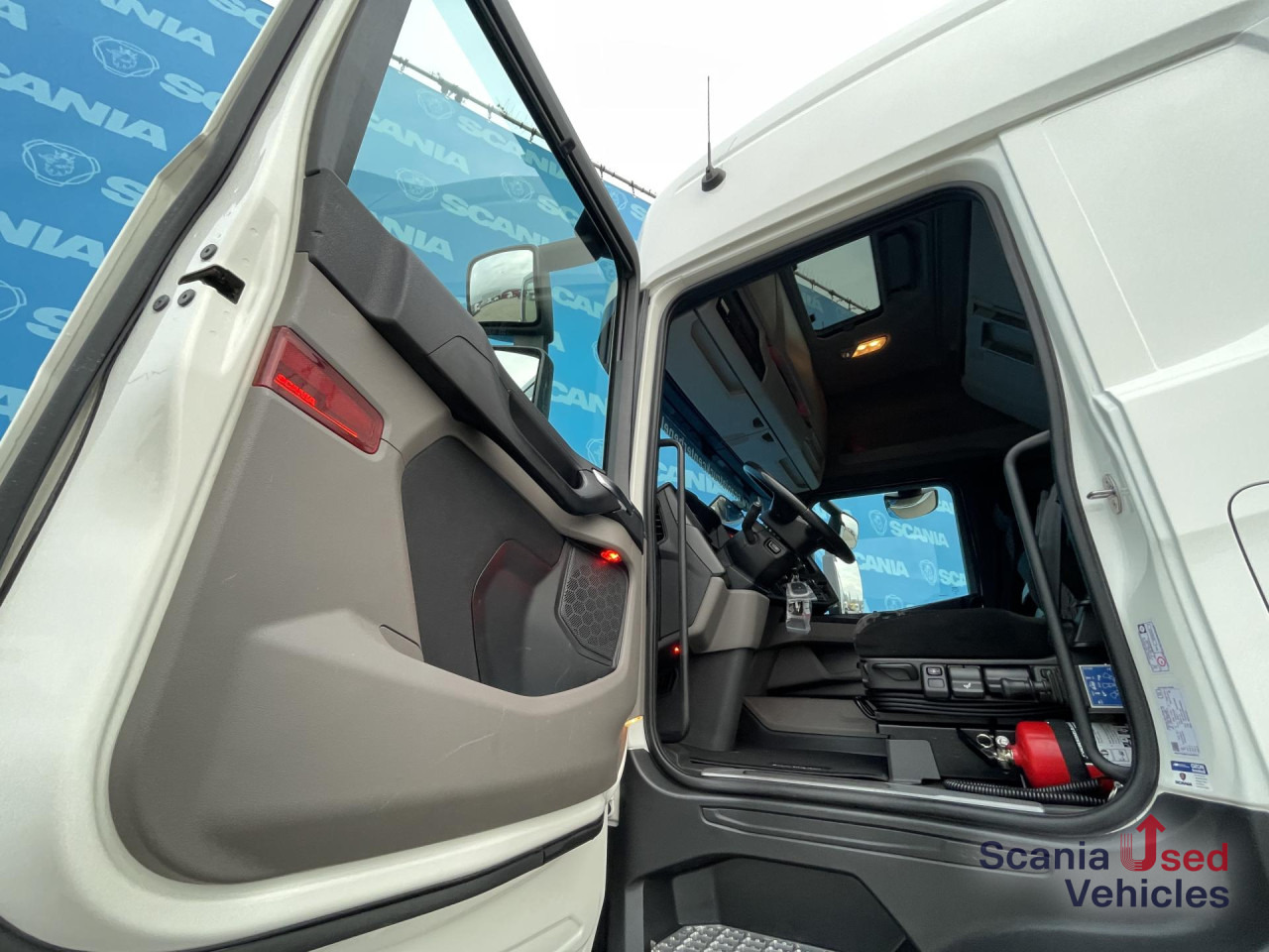 SCANIA R 450 A4x2NB RETARDER DIFF-L FULL AIR HYDRO 8T - Vilcējs: foto 4 SCANIA R 450 A4x2NB RETARDER DIFF-L FULL AIR HYDRO 8T - Vilcējs: foto 4