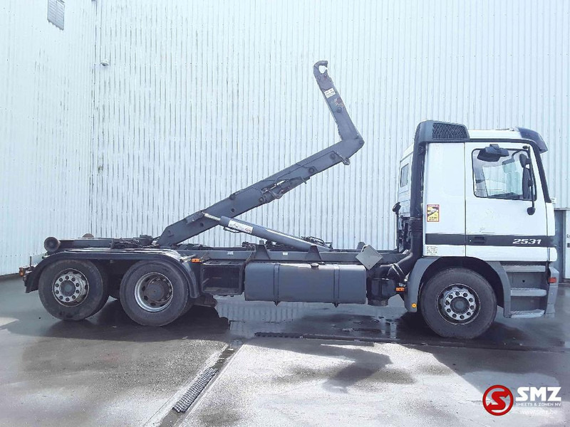 Mercedes-Benz Actros 2531 francais - Konteineru vedējs/ Kravas automašīna ar noņemamā virsbūve: foto 4 Mercedes-Benz Actros 2531 francais - Konteineru vedējs/ Kravas automašīna ar noņemamā virsbūve: foto 4