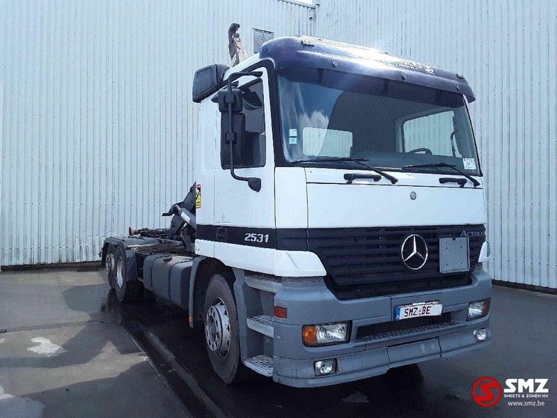 Mercedes-Benz Actros 2531 francais - Konteineru vedējs/ Kravas automašīna ar noņemamā virsbūve: foto 1 Mercedes-Benz Actros 2531 francais - Konteineru vedējs/ Kravas automašīna ar noņemamā virsbūve: foto 1