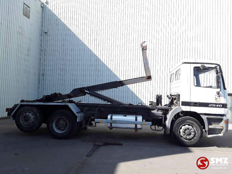 Mercedes-Benz Actros 2540 6x2 francais - Konteineru vedējs/ Kravas automašīna ar noņemamā virsbūve: foto 4 Mercedes-Benz Actros 2540 6x2 francais - Konteineru vedējs/ Kravas automašīna ar noņemamā virsbūve: foto 4