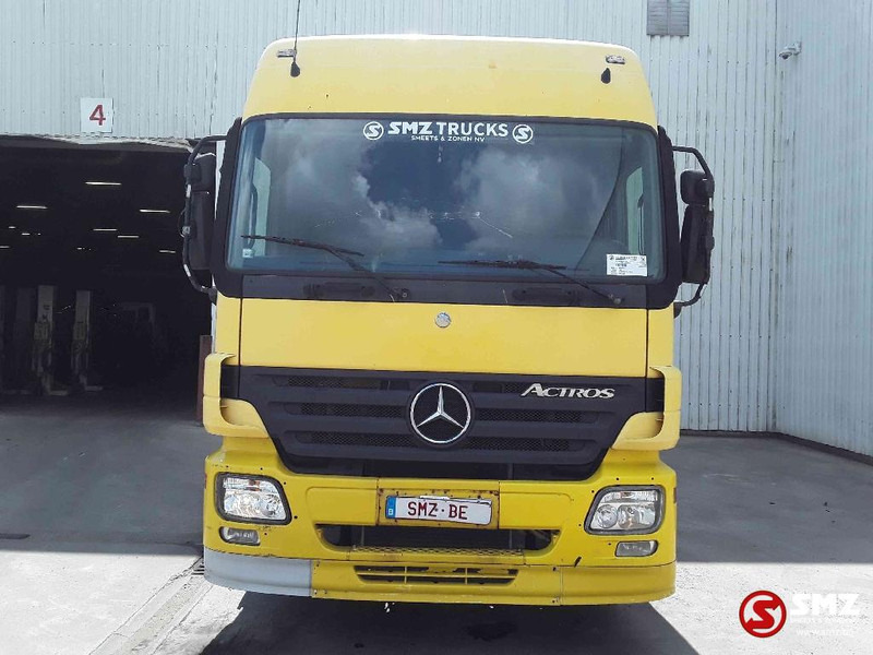 Mercedes-Benz Actros 1841 eps 3 pedals - parabrise cassé - windshield broken - Vilcējs: foto 2 Mercedes-Benz Actros 1841 eps 3 pedals - parabrise cassé - windshield broken - Vilcējs: foto 2