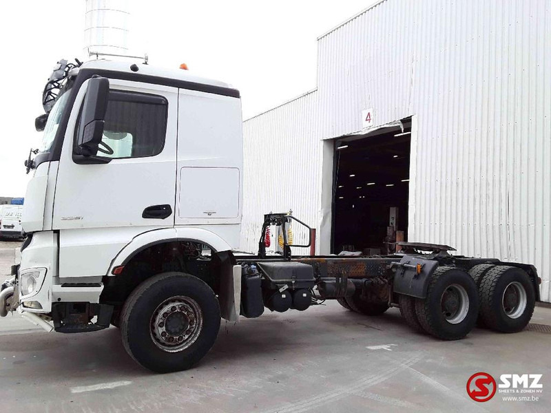 Mercedes-Benz Arocs 3351 lames steel - Vilcējs: foto 5 Mercedes-Benz Arocs 3351 lames steel - Vilcējs: foto 5