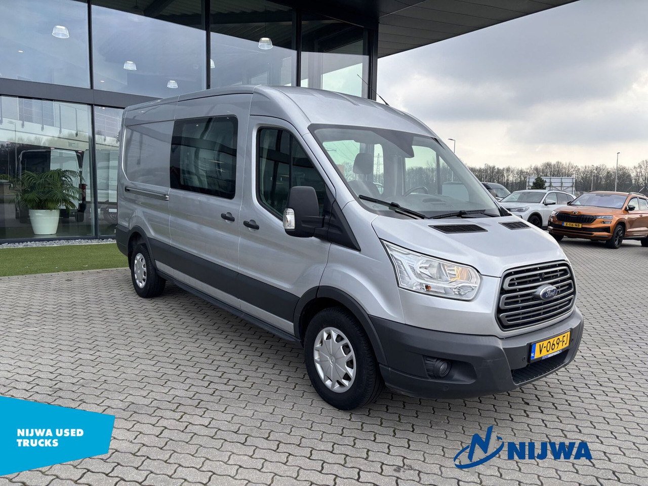 Ford Transit 130 L3H2 Dubbele cabine + Trekhaak - Mazs furgons, Kravas-pasažieru furgons: foto 2 Ford Transit 130 L3H2 Dubbele cabine + Trekhaak - Mazs furgons, Kravas-pasažieru furgons: foto 2