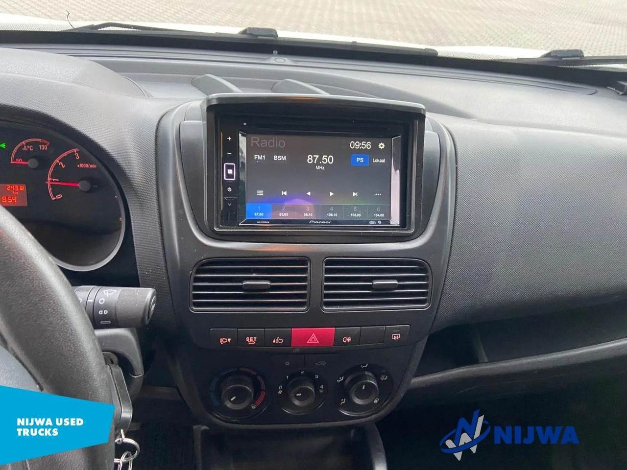 Mazs furgons Opel Combo Airco + Trekhaak Kasten: foto 8