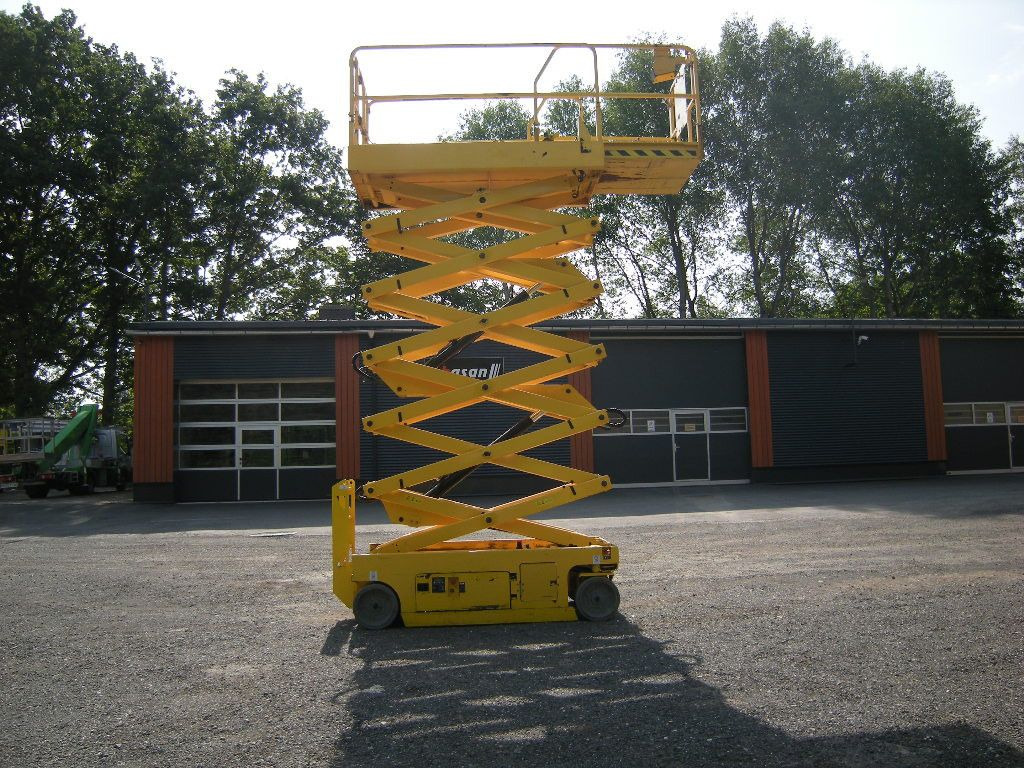 Genie GS 4047 Scherenarbeitsbühne Genie 14 m - Autopacēlājs: foto 1 Genie GS 4047 Scherenarbeitsbühne Genie 14 m - Autopacēlājs: foto 1