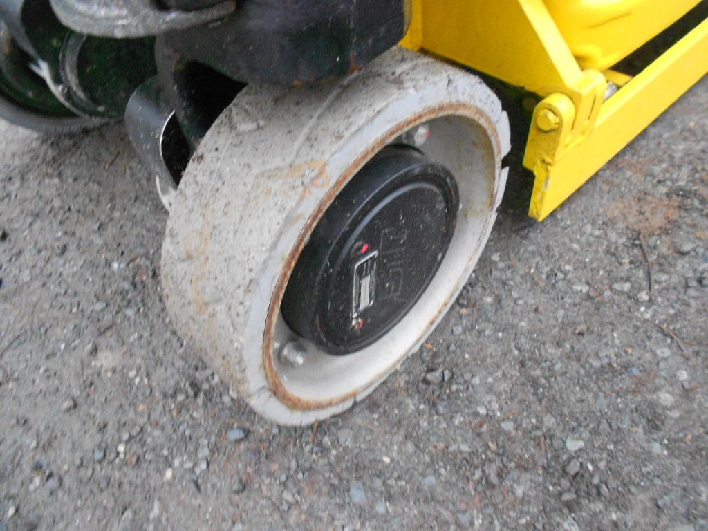 Autopacēlājs JLG 1930 ES, Scherenarbeitsbühne AH 8 m: foto 10 Autopacēlājs JLG 1930 ES, Scherenarbeitsbühne AH 8 m: foto 10