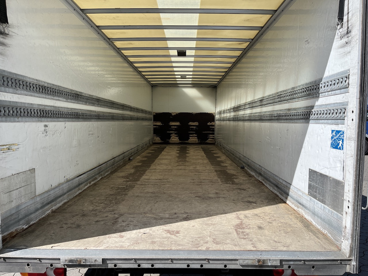 Iveco 120E25 Eurocargo 4x2 Koffer | Ladebordwand - Kravas automašīna ar slēgto virsbūvi: foto 3 Iveco 120E25 Eurocargo 4x2 Koffer | Ladebordwand - Kravas automašīna ar slēgto virsbūvi: foto 3