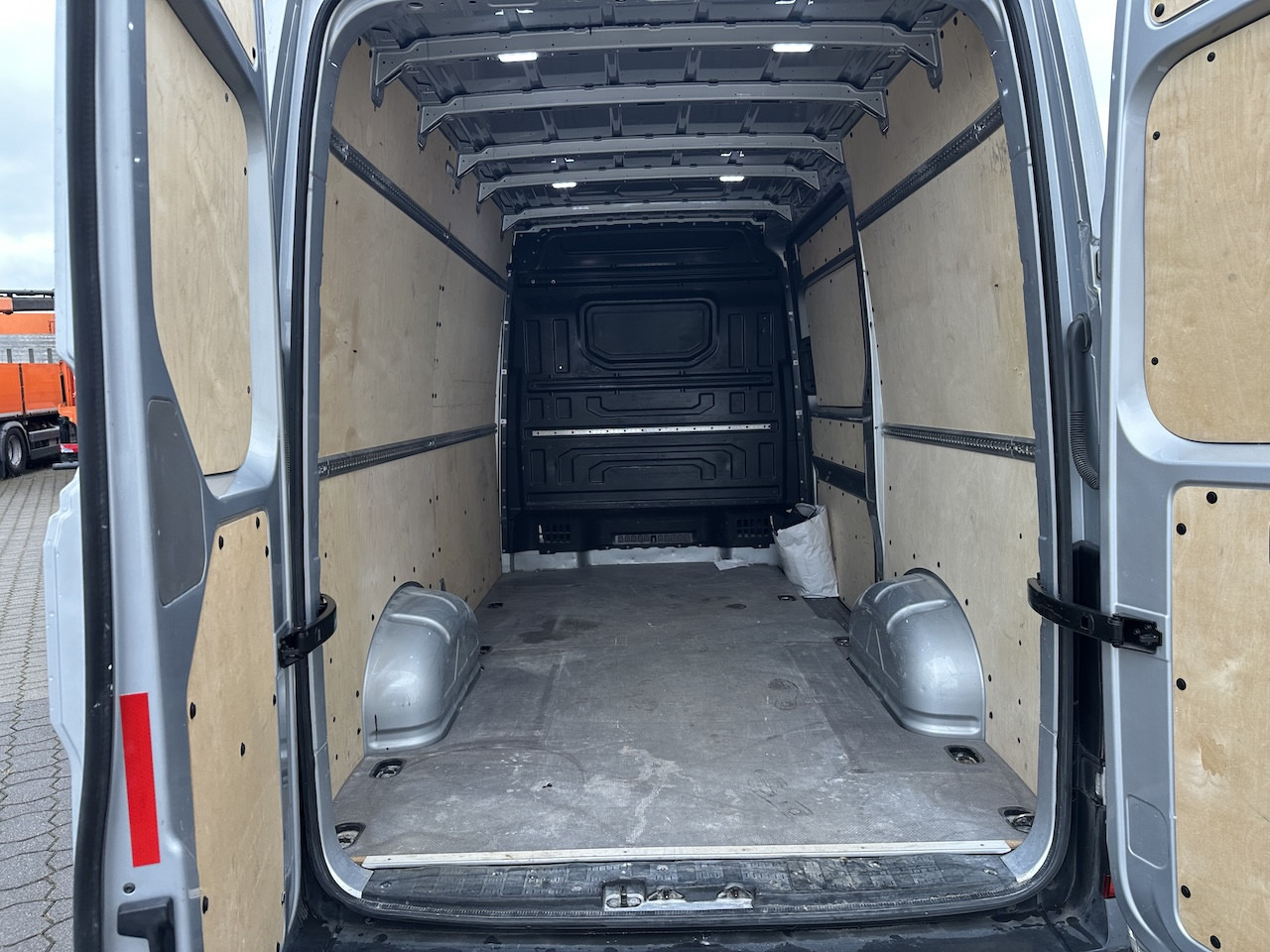 VW Crafter 2.0 TDI Kasten hoch AHK RFK PDC FSE BT - Komercauto: foto 2 VW Crafter 2.0 TDI Kasten hoch AHK RFK PDC FSE BT - Komercauto: foto 2