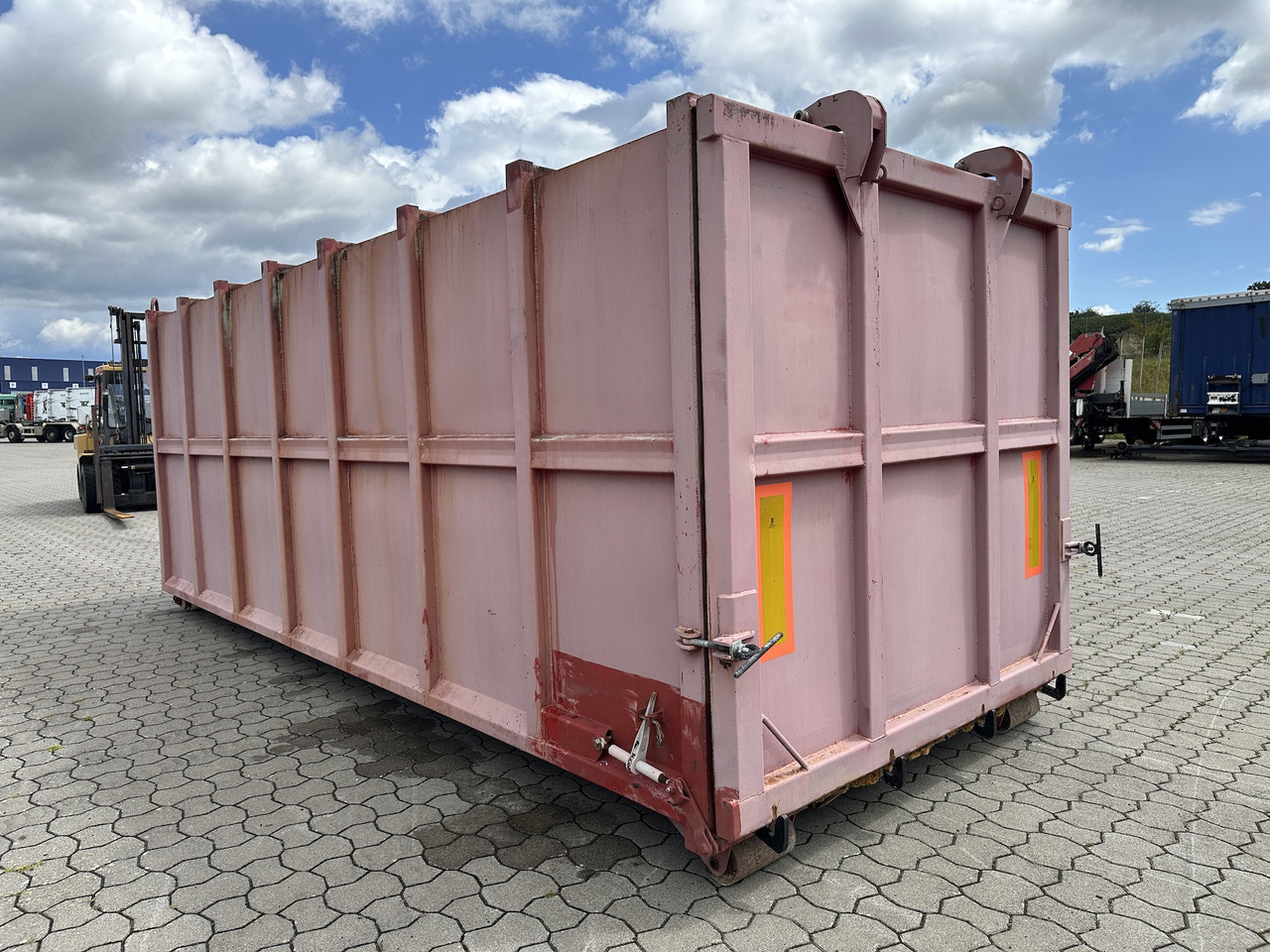 Mercedes-Benz Wassercontainer Mulde 30 cbm Silo für Abrollkipper - Kravas automašīna: foto 5 Mercedes-Benz Wassercontainer Mulde 30 cbm Silo für Abrollkipper - Kravas automašīna: foto 5