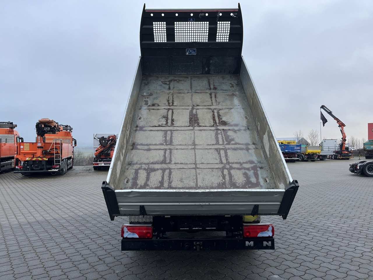 MAN TGE 3.180 4x2 Zwillingsbereift - Komercauto pašizgāzējs: foto 3 MAN TGE 3.180 4x2 Zwillingsbereift - Komercauto pašizgāzējs: foto 3