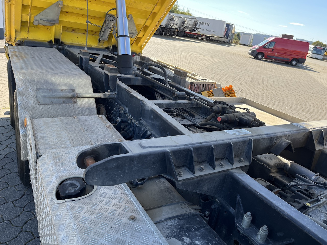 MAN TGS 28.480 6x4  4x4 Dreiseitenkipper Liftachse - Kravas automašīna pašizgāzējs: foto 3 MAN TGS 28.480 6x4  4x4 Dreiseitenkipper Liftachse - Kravas automašīna pašizgāzējs: foto 3