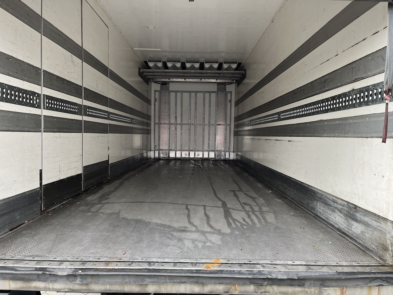 Mercedes-Benz 1842 4x2 LBW Kühlung - Kravas automašīna ar slēgto virsbūvi: foto 5 Mercedes-Benz 1842 4x2 LBW Kühlung - Kravas automašīna ar slēgto virsbūvi: foto 5