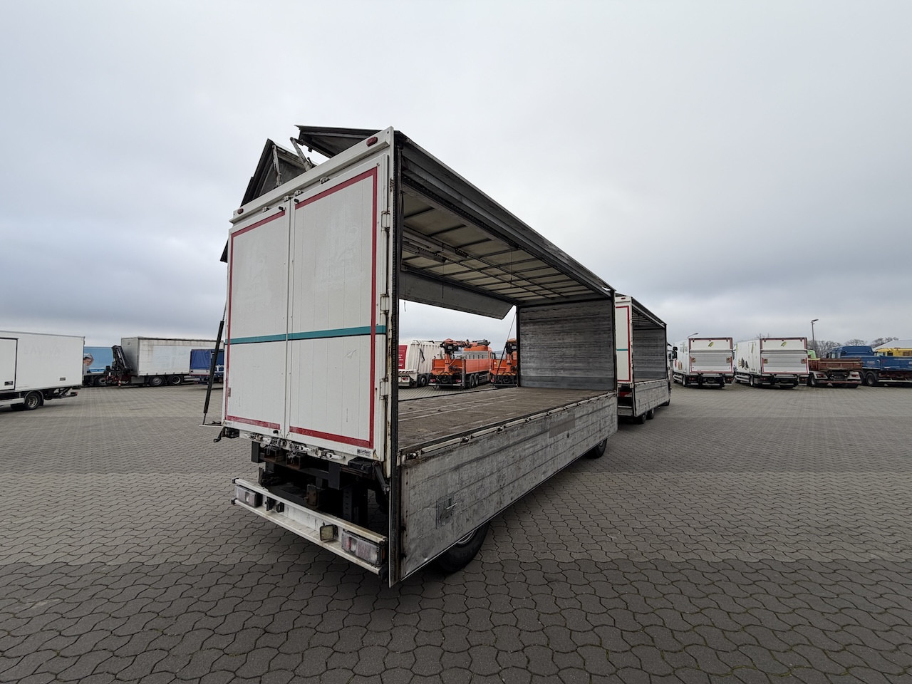 Kravas automašīna ar slēgto virsbūvi Scania R 450 6x2 Geränkezug + Orten Anhänger: foto 11 Kravas automašīna ar slēgto virsbūvi Scania R 450 6x2 Geränkezug + Orten Anhänger: foto 11