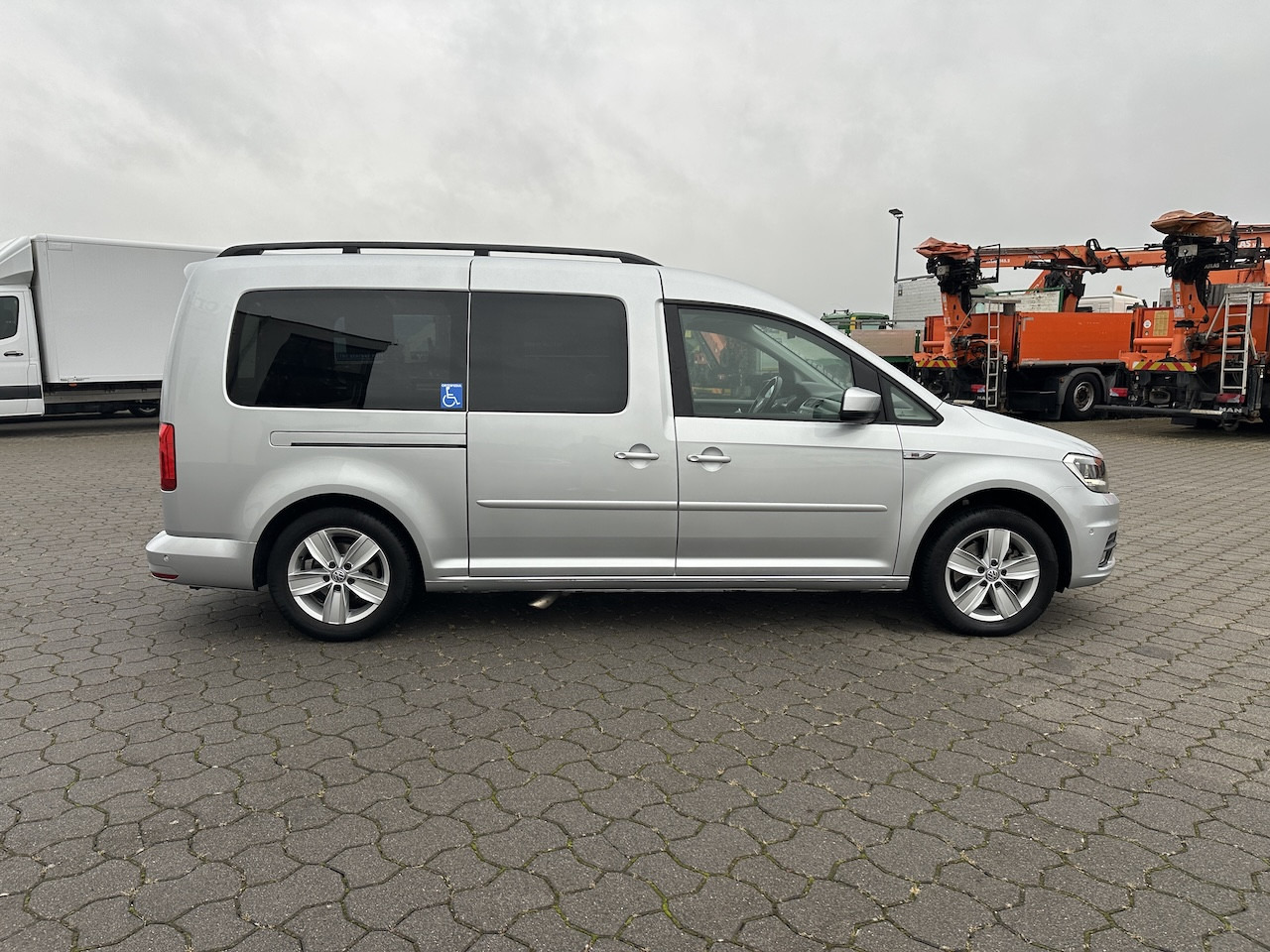 VW Caddy Maxi Paravan Umbau Rollstuhl Heckeinstieg - Kravas-pasažieru furgons: foto 5 VW Caddy Maxi Paravan Umbau Rollstuhl Heckeinstieg - Kravas-pasažieru furgons: foto 5