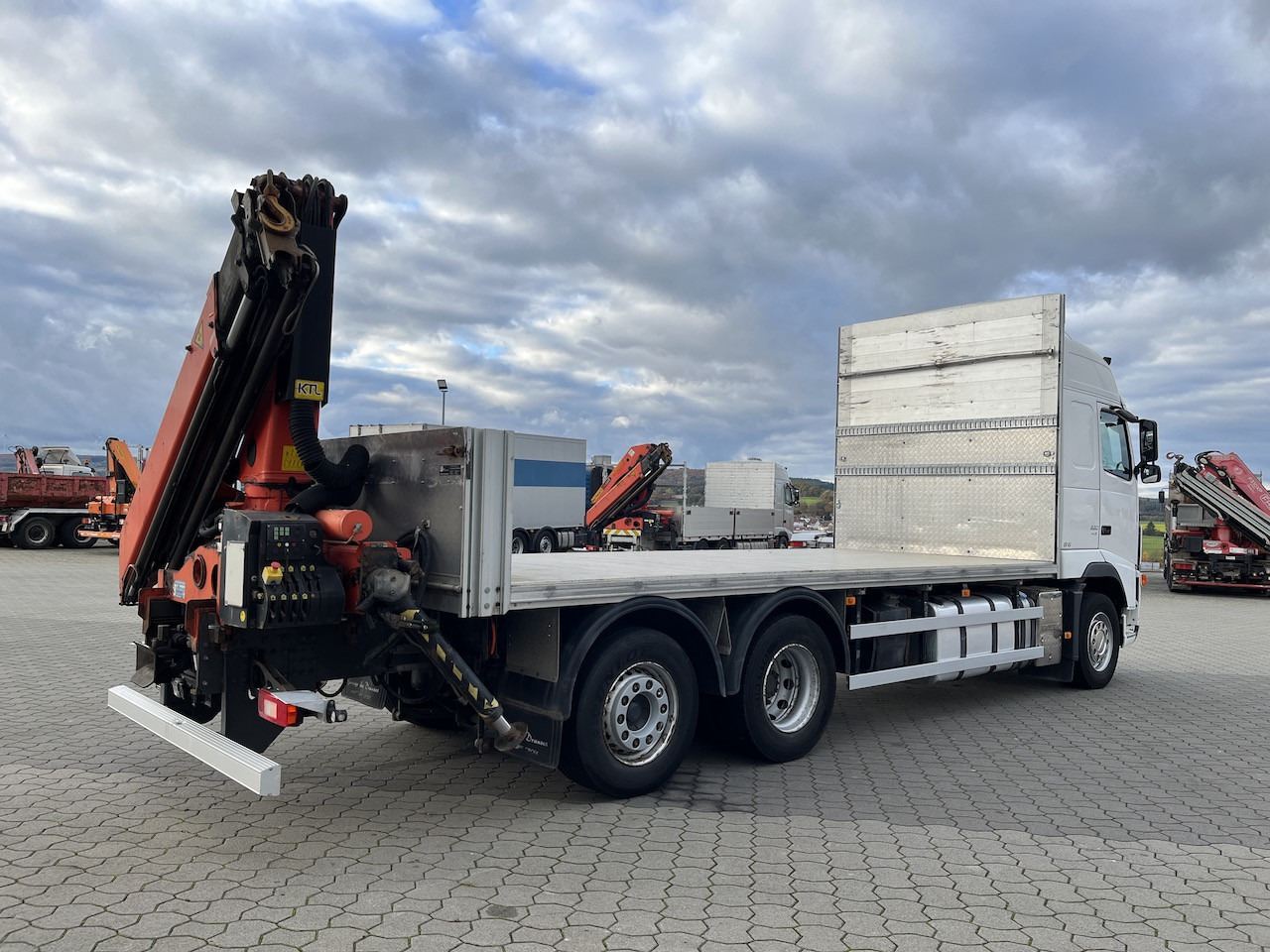 Kravas auto ar manipulatoru, Bortu kravas automašīna/ Platforma Volvo FH 520 6x2  Palfinger PK 12502 | AHK: foto 11