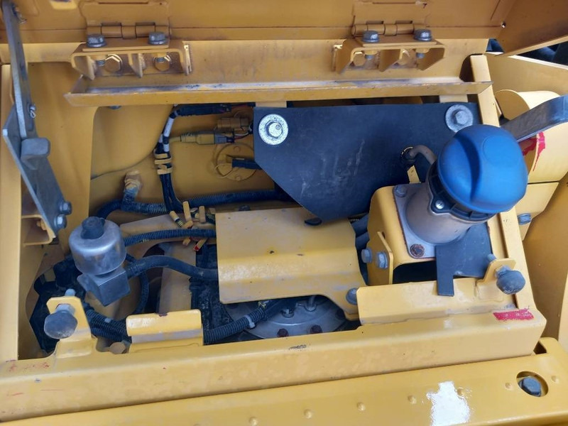 Kāpurķēžu ekskavators Komatsu PC210LCI-11: foto 20
