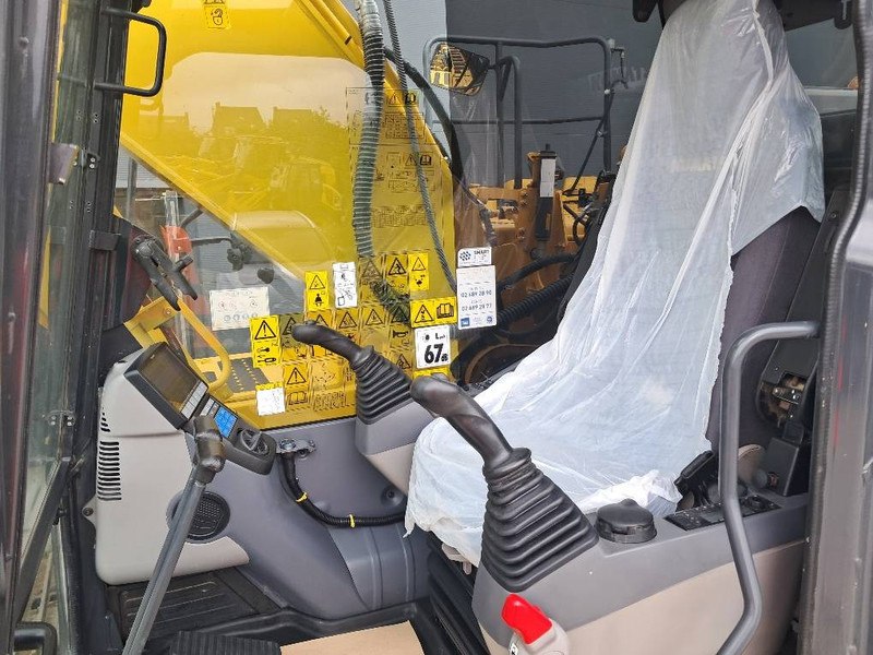 Komatsu PC210LCI-11 - Kāpurķēžu ekskavators: foto 5 Komatsu PC210LCI-11 - Kāpurķēžu ekskavators: foto 5