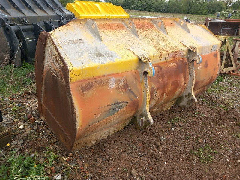 Komatsu WA380-8 Quick coupler & Bucket - Kauss - Celtniecības tehnika: foto 3 Komatsu WA380-8 Quick coupler & Bucket - Kauss - Celtniecības tehnika: foto 3