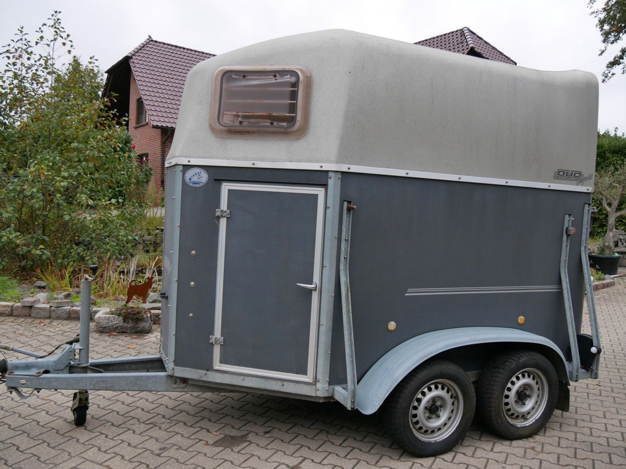Böckmann Duo Esprit mit Sattelkammer - Piekabe dzīvnieku pārvadāšanai: foto 1 Böckmann Duo Esprit mit Sattelkammer - Piekabe dzīvnieku pārvadāšanai: foto 1