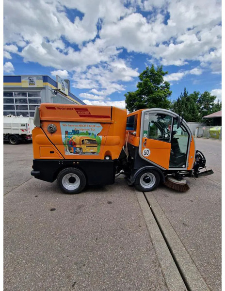 Bucher Kehrmaschine BUCHER-GUYER Kehrmaschine EG 4.500 kg Diesel Topzustand - Rūpnieciskais slaucītājs: foto 2 Bucher Kehrmaschine BUCHER-GUYER Kehrmaschine EG 4.500 kg Diesel Topzustand - Rūpnieciskais slaucītājs: foto 2