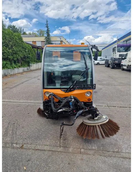 Bucher Kehrmaschine BUCHER-GUYER Kehrmaschine EG 4.500 kg Diesel Topzustand - Rūpnieciskais slaucītājs: foto 3 Bucher Kehrmaschine BUCHER-GUYER Kehrmaschine EG 4.500 kg Diesel Topzustand - Rūpnieciskais slaucītājs: foto 3