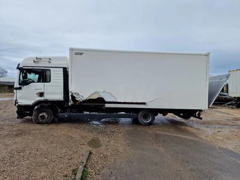 MAN BL UNFALL Koffer Langes Haus Klima - Kravas mikroautobuss: foto 3 MAN BL UNFALL Koffer Langes Haus Klima - Kravas mikroautobuss: foto 3