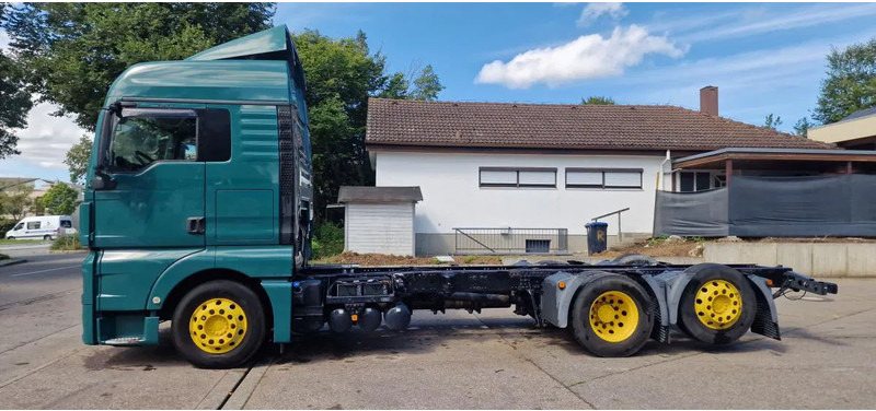 MAN TGX 26.440 FLL 6x2 Fahrgestell Intarder E6 - Šasija kravas automašīna: foto 2 MAN TGX 26.440 FLL 6x2 Fahrgestell Intarder E6 - Šasija kravas automašīna: foto 2