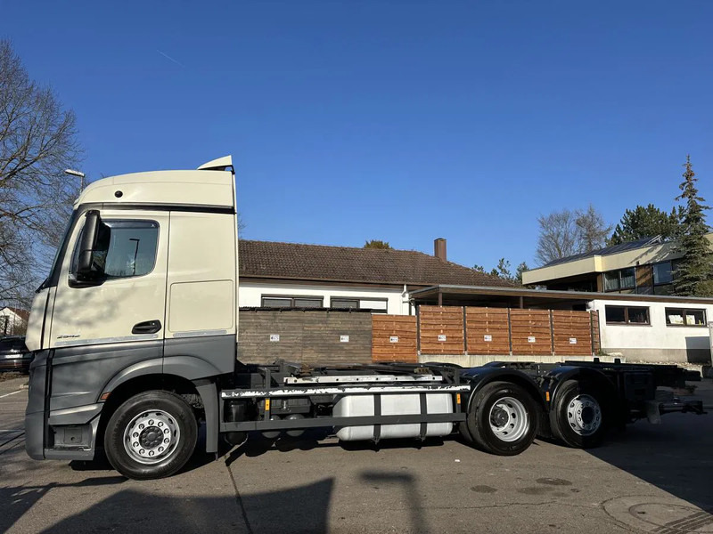 Mercedes-Benz Actros 2542 LL BDF Standard 6x2 LBW - Konteineru vedējs/ Kravas automašīna ar noņemamā virsbūve: foto 2 Mercedes-Benz Actros 2542 LL BDF Standard 6x2 LBW - Konteineru vedējs/ Kravas automašīna ar noņemamā virsbūve: foto 2
