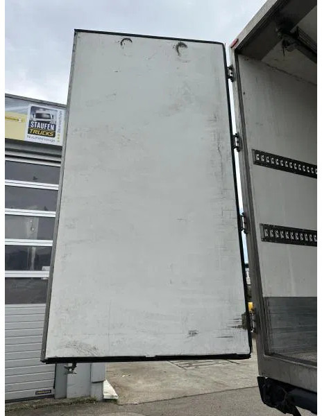 Jaunā Kravas automašīna refrižerators Scania P410 6x2 Fleisch LKW Rohrbahnen Vector 1550: foto 16