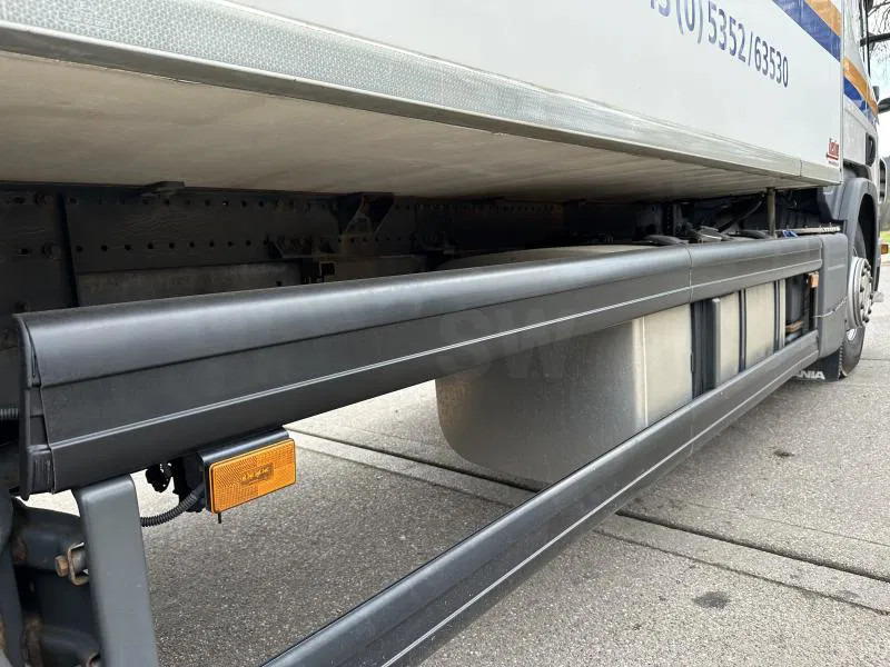 Jaunā Kravas automašīna refrižerators Scania P410 6x2 Fleisch LKW Rohrbahnen Vector 1550: foto 12