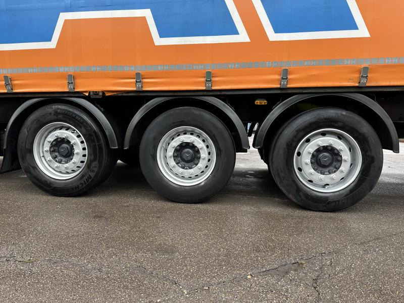 Schwarzmüller 3-Achs Tautliner 3-Achs Tautliner Schiebeplane Edscha Liftachse - Tenta puspiekabe: foto 4 Schwarzmüller 3-Achs Tautliner 3-Achs Tautliner Schiebeplane Edscha Liftachse - Tenta puspiekabe: foto 4