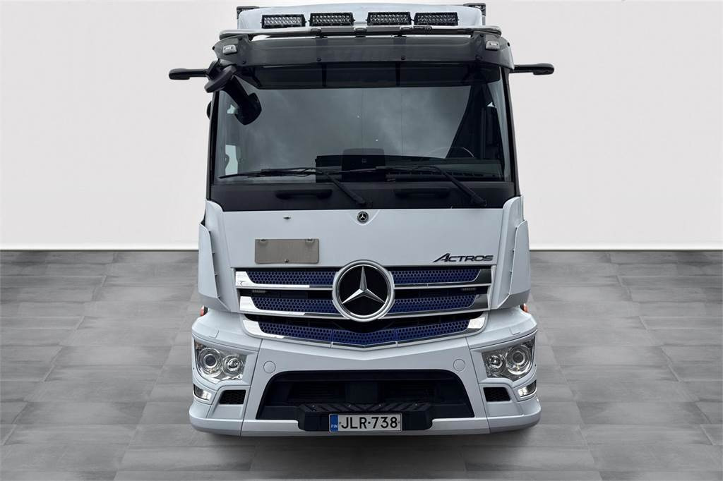 Mercedes-Benz ACTROS 1832 - Kravas automašīna ar slēgto virsbūvi: foto 2 Mercedes-Benz ACTROS 1832 - Kravas automašīna ar slēgto virsbūvi: foto 2