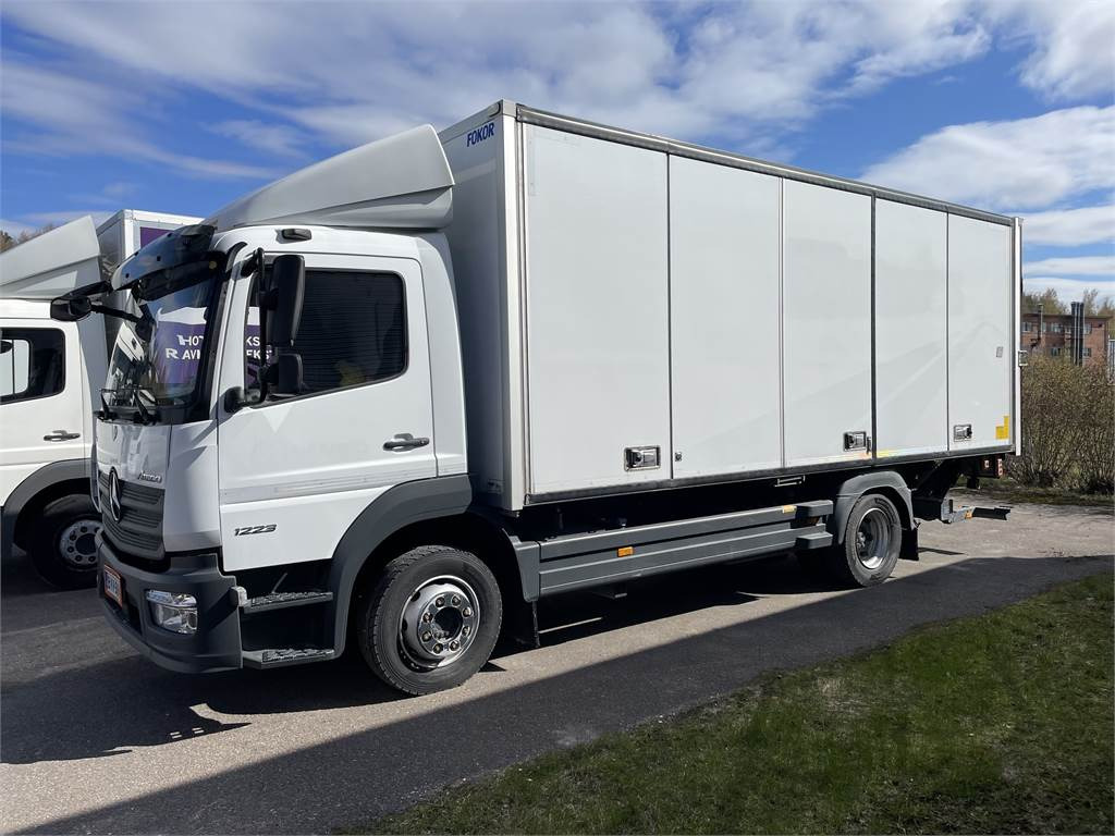 Mercedes-Benz ATEGO 1223L - Kravas automašīna ar slēgto virsbūvi: foto 2 Mercedes-Benz ATEGO 1223L - Kravas automašīna ar slēgto virsbūvi: foto 2