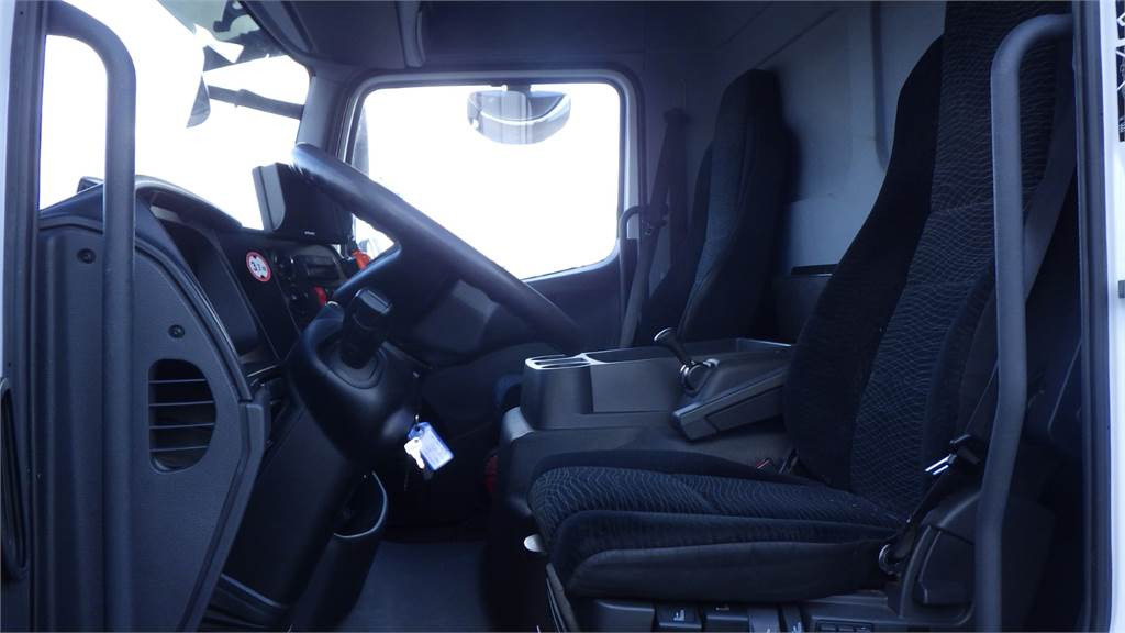 Interior photo 1: Kravas automašīna ar slēgto virsbūvi Mercedes-Benz ATEGO 1323L KSA+PL