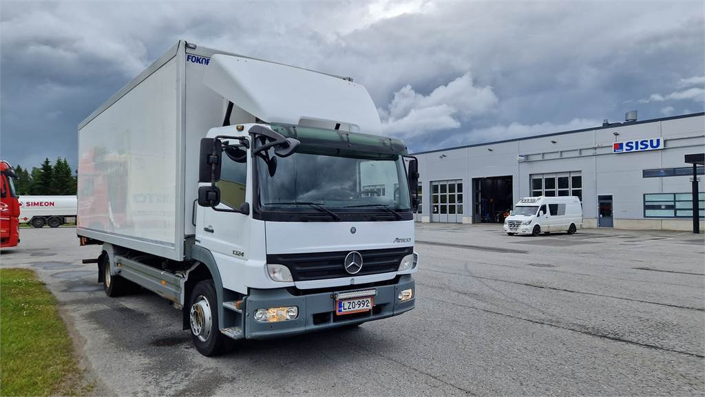 Mercedes-Benz ATEGO 1324L/48 - Kravas automašīna ar slēgto virsbūvi: foto 2 Mercedes-Benz ATEGO 1324L/48 - Kravas automašīna ar slēgto virsbūvi: foto 2