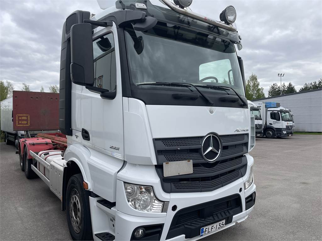 Mercedes-Benz Actros L 2551 L/6x2ENA - Šasija kravas automašīna: foto 2 Mercedes-Benz Actros L 2551 L/6x2ENA - Šasija kravas automašīna: foto 2