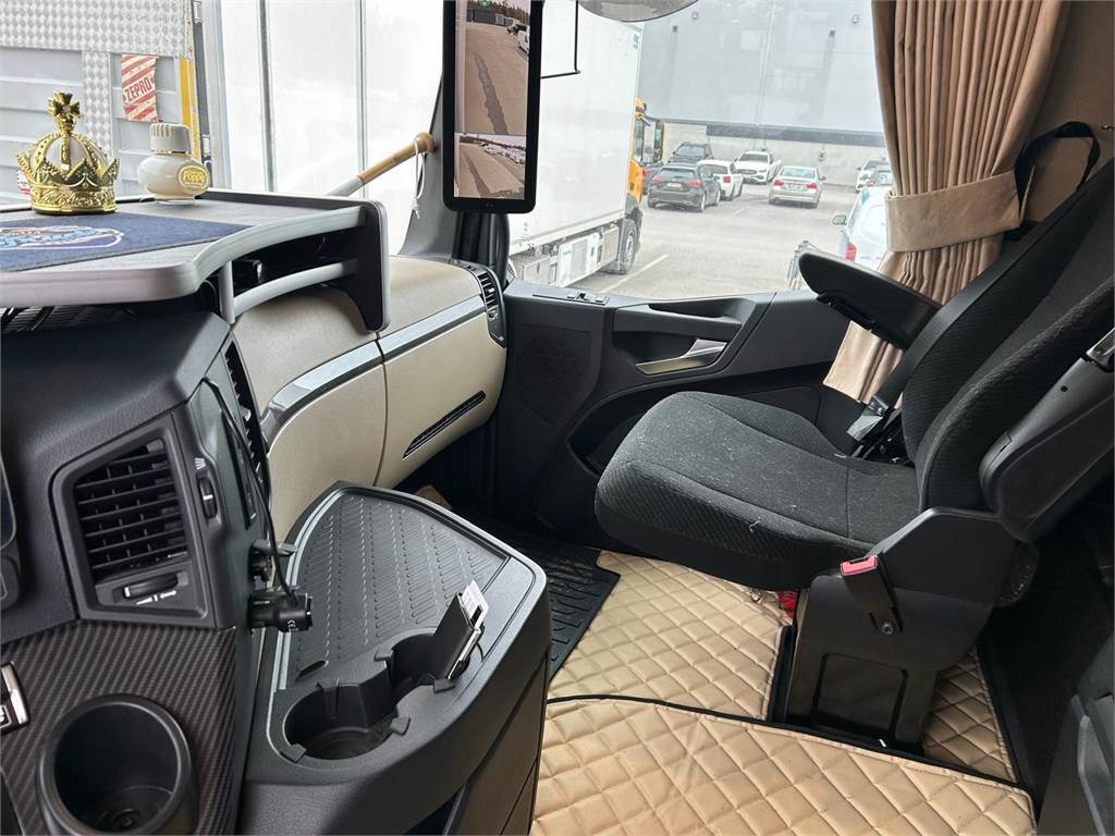 Izometriskais kravas automašīna Mercedes-Benz Actros L 3558: foto 18