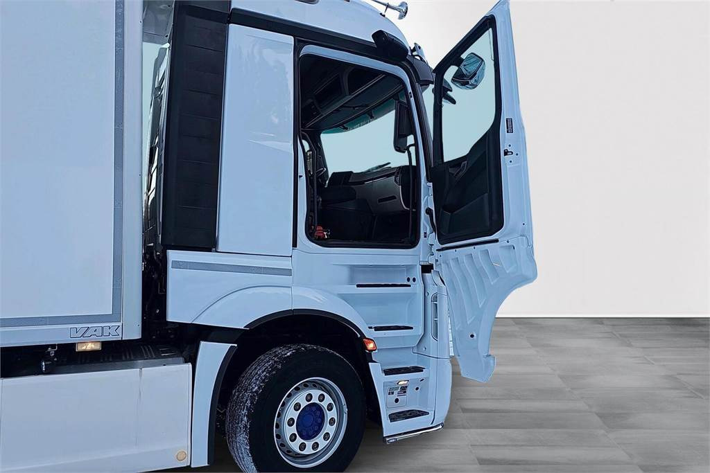Izometriskais kravas automašīna Mercedes-Benz Actros L 3558: foto 14