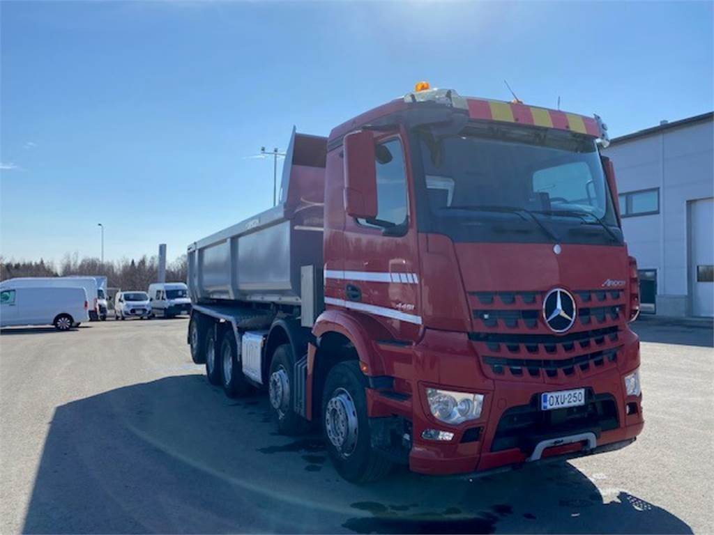 Mercedes-Benz Arocs 3251 10X4 - Kravas automašīna pašizgāzējs: foto 2 Mercedes-Benz Arocs 3251 10X4 - Kravas automašīna pašizgāzējs: foto 2