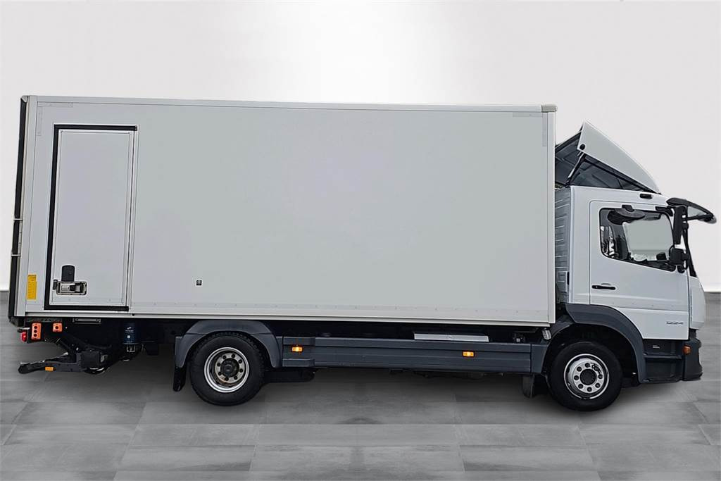 Mercedes-Benz Atego 1224L UMPIKORI + PL - Kravas automašīna ar slēgto virsbūvi: foto 4 Mercedes-Benz Atego 1224L UMPIKORI + PL - Kravas automašīna ar slēgto virsbūvi: foto 4