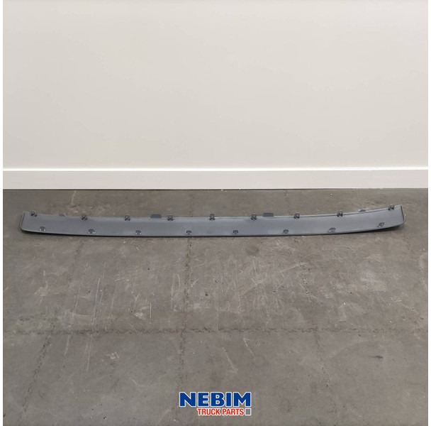 Volvo Volvo - 21443695 - Zonneklep sierlijst zilver FH16 - Rezerves daļa - Kravas automašīna: foto 2 Volvo Volvo - 21443695 - Zonneklep sierlijst zilver FH16 - Rezerves daļa - Kravas automašīna: foto 2