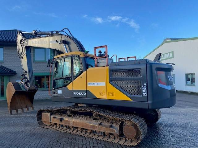 Volvo EC 250 E NL MIETE / RENTAL (12001056) - Kāpurķēžu ekskavators: foto 2 Volvo EC 250 E NL MIETE / RENTAL (12001056) - Kāpurķēžu ekskavators: foto 2