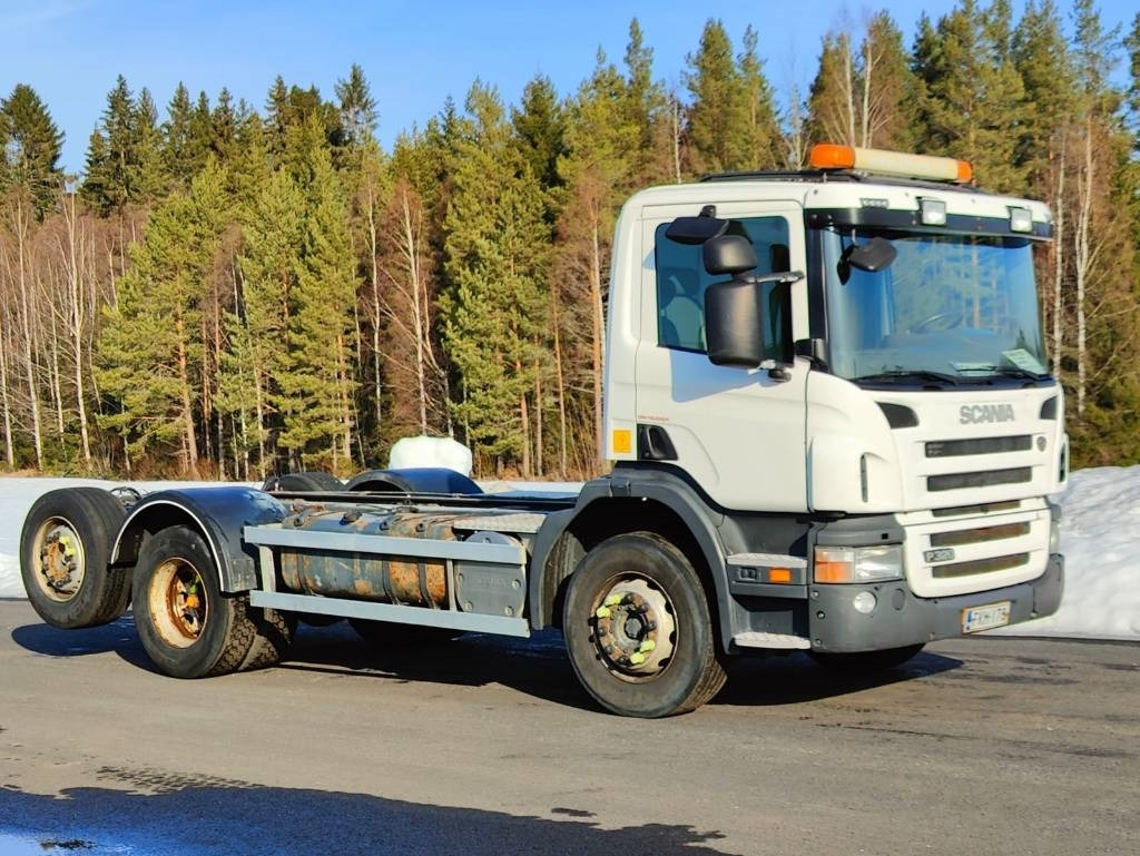Scania P 320 - Šasija kravas automašīna: foto 2 Scania P 320 - Šasija kravas automašīna: foto 2