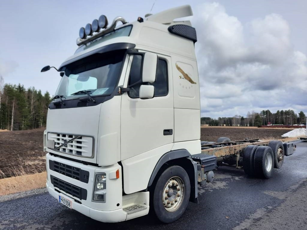 Volvo FH13 - Šasija kravas automašīna: foto 1 Volvo FH13 - Šasija kravas automašīna: foto 1