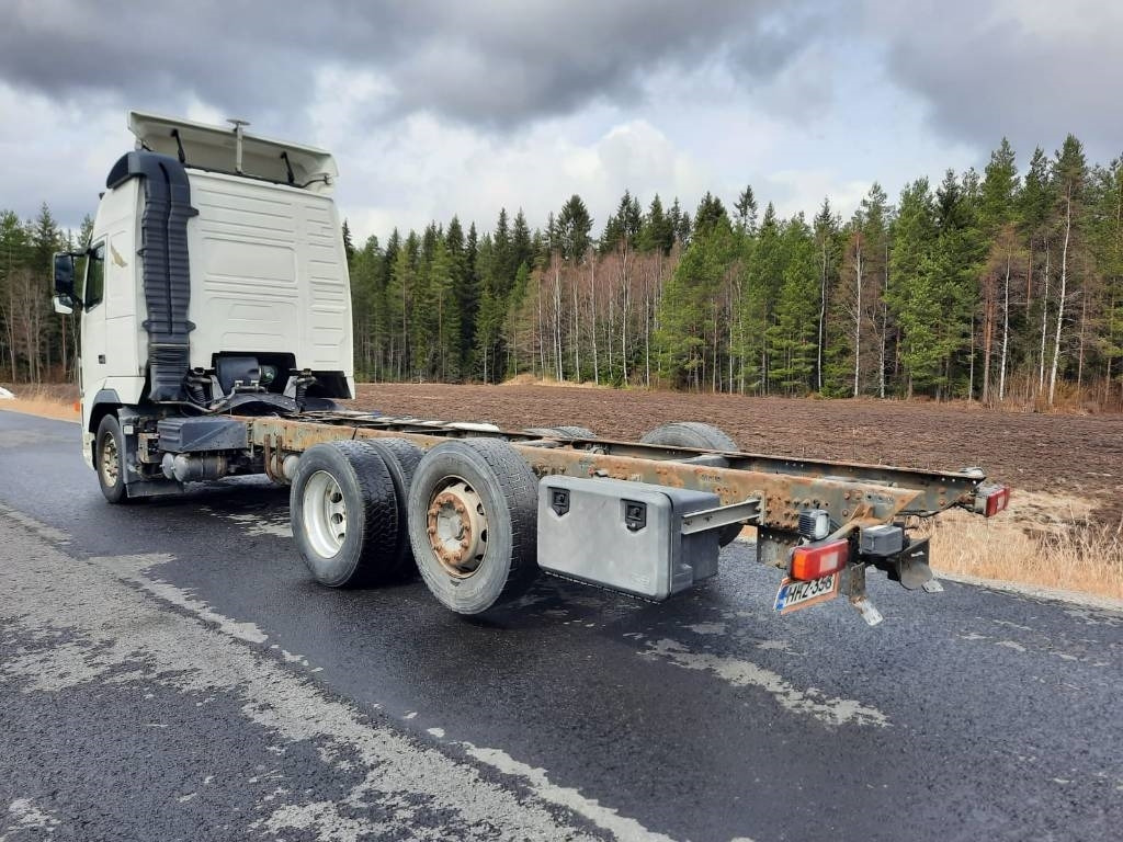 Volvo FH13 - Šasija kravas automašīna: foto 3 Volvo FH13 - Šasija kravas automašīna: foto 3