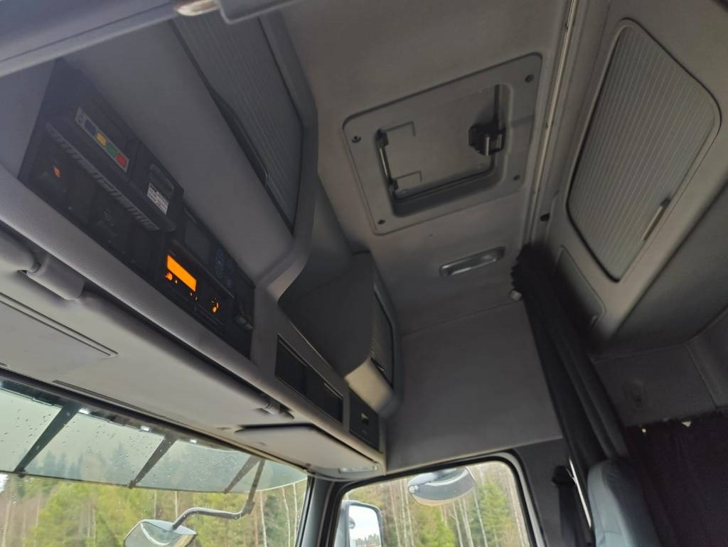 Kravas automašīna ar slēgto virsbūvi Volvo FM 13: foto 16
